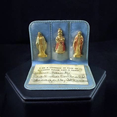 pocket shrine metal box infant jesus of prague|Pocket Jésus of Prague .